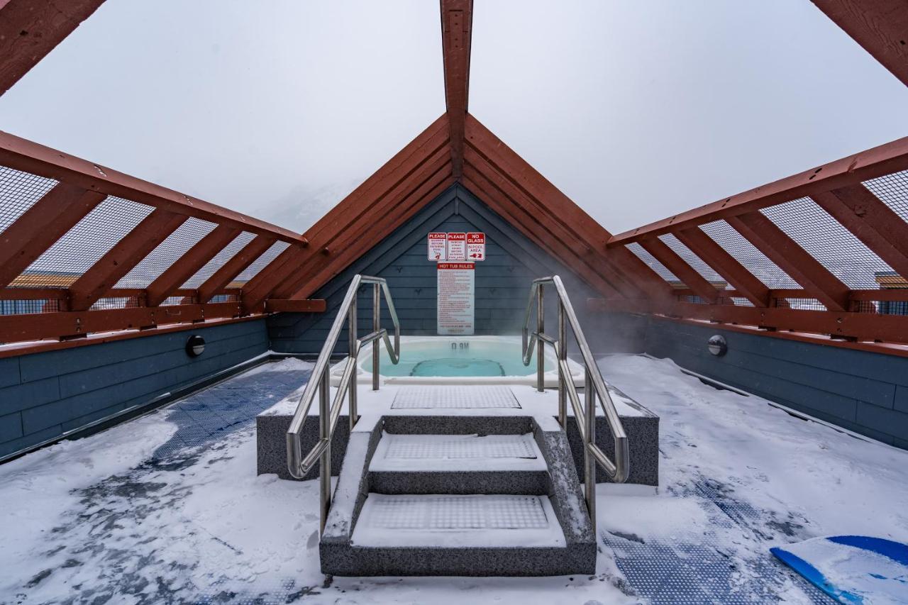 Fenwick Vacation Rental Open Hot Tub Glorious Mountain 2 Bedroom Canmore Zewnętrze zdjęcie